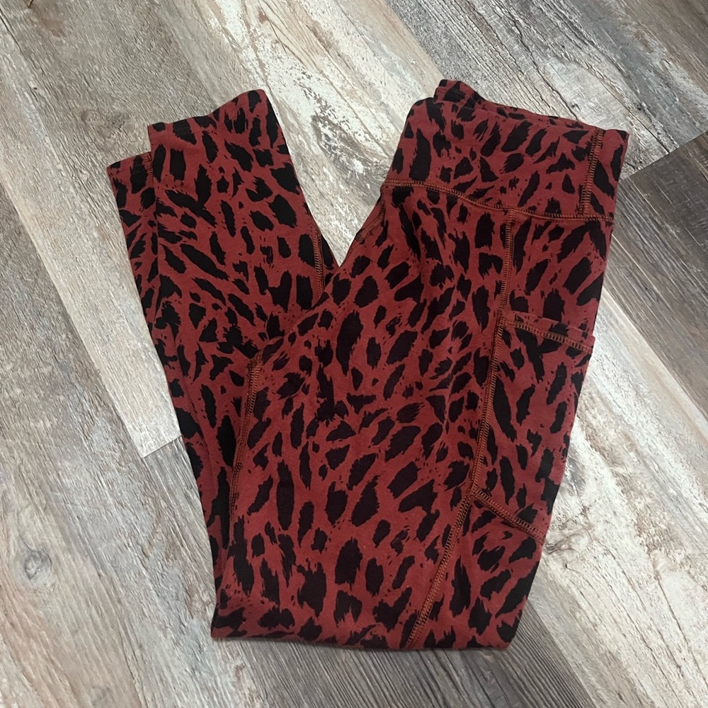 PACT Go To Organic Cotton 7/8 Pocket Legging size M  Jagged Leopard Animal Print